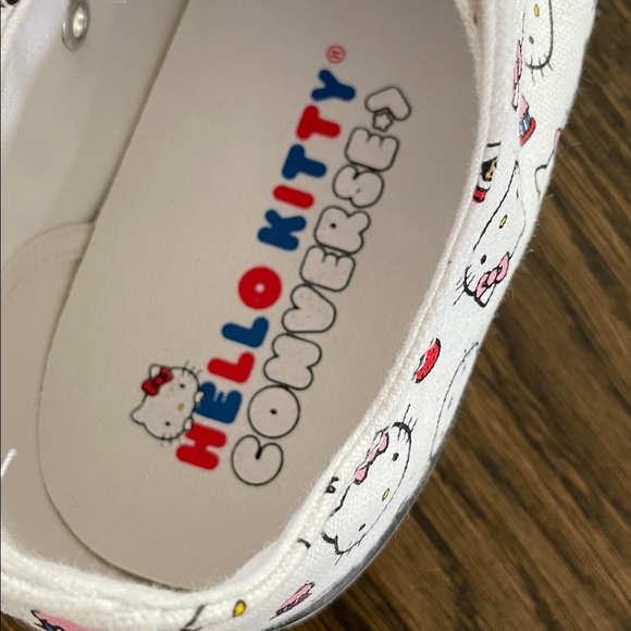 Hello Kitty x converse size 8 - Picture 4 of 10